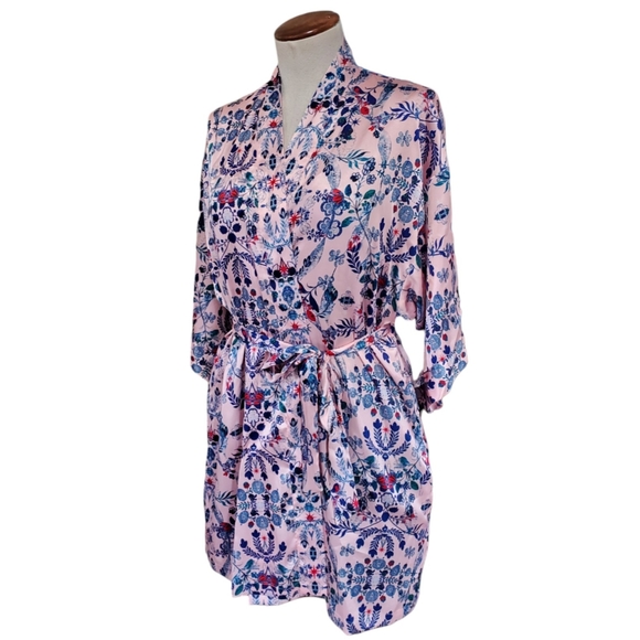Victoria's Secret Satin Kimono Short Robe White Grounded Floral WDF XS/S - Picture 1 of 13